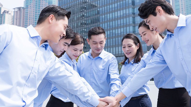 价格与服务是选择认证代理公司的重要因素。企业在选择时，要综合考虑以下因素：